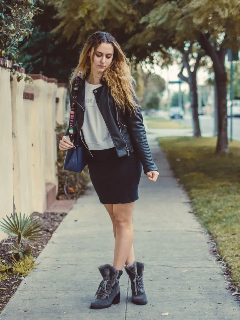 Outfit ideas for women: 12 amazing outfit ideas to look stylish. Try This amazing casual outfit ideas that are fashionable and will make you feel beautiful. Black Jacket & Skirt