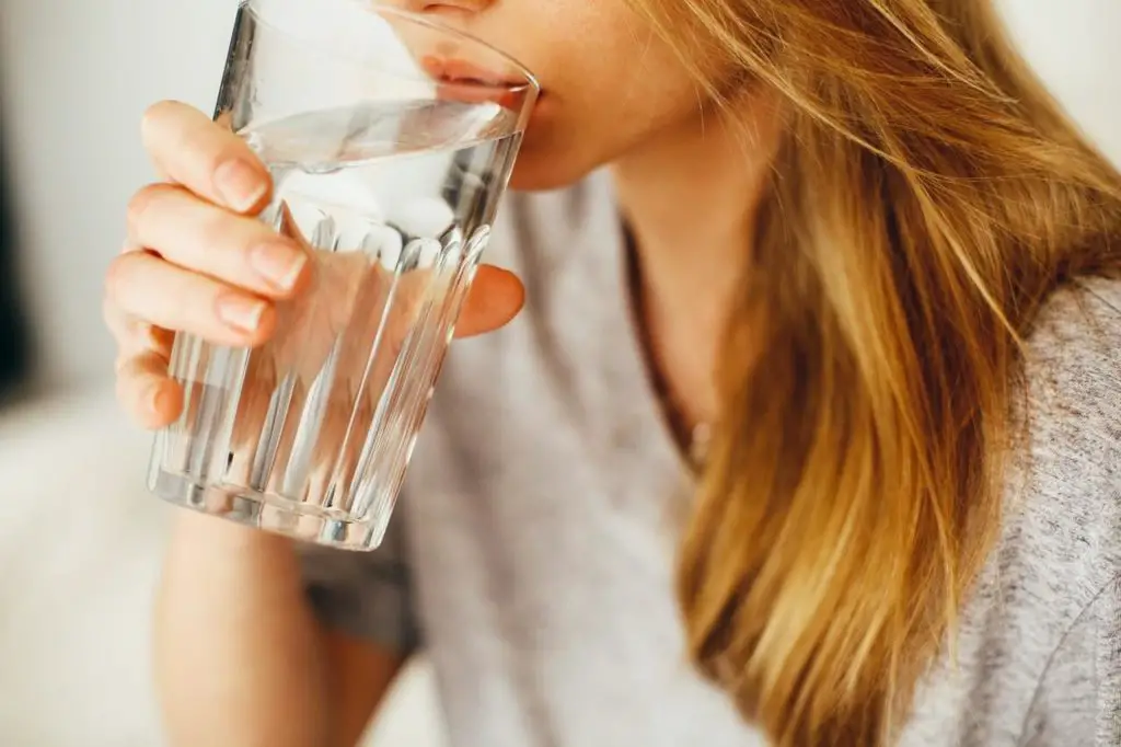 Healthy lifestyle habits that are simple yet effective to improve your body in 1 week. Inspired from ancient Indian rituals for healthy life. Healthy habits that will transform your life in 1 week