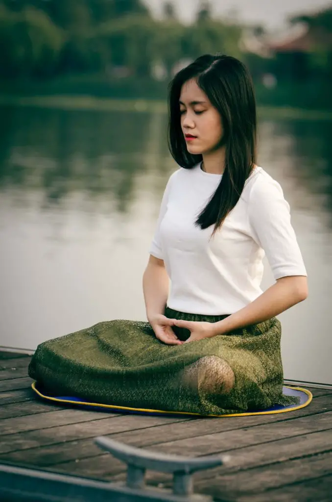 Healthy lifestyle habits that are simple yet effective to improve your body in 1 week. Inspired from ancient Indian rituals for healthy life. Healthy habits that will transform your life in 1 week