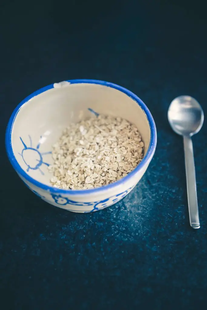 oatmeal used in facemask for treating acne 